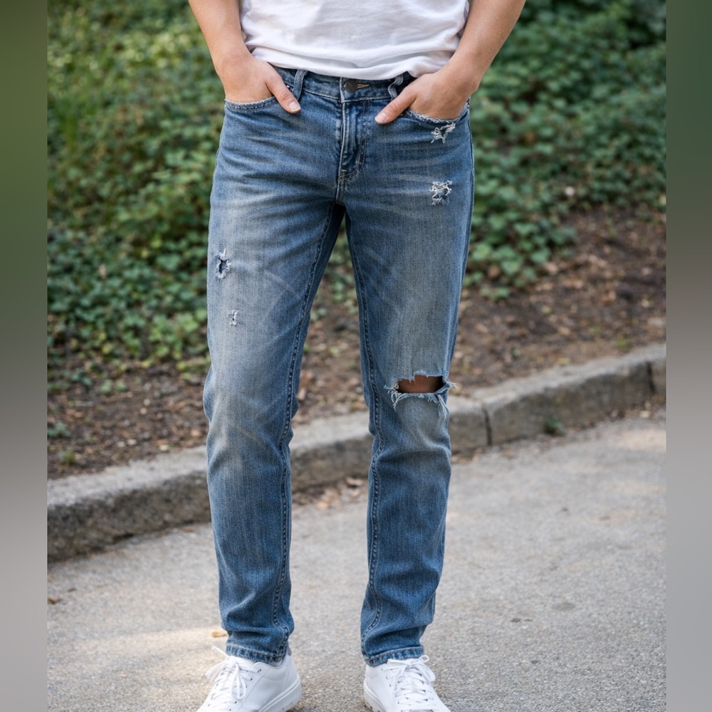 Banana Republic Girlfriend Jeans – Distressed | Size 27/4